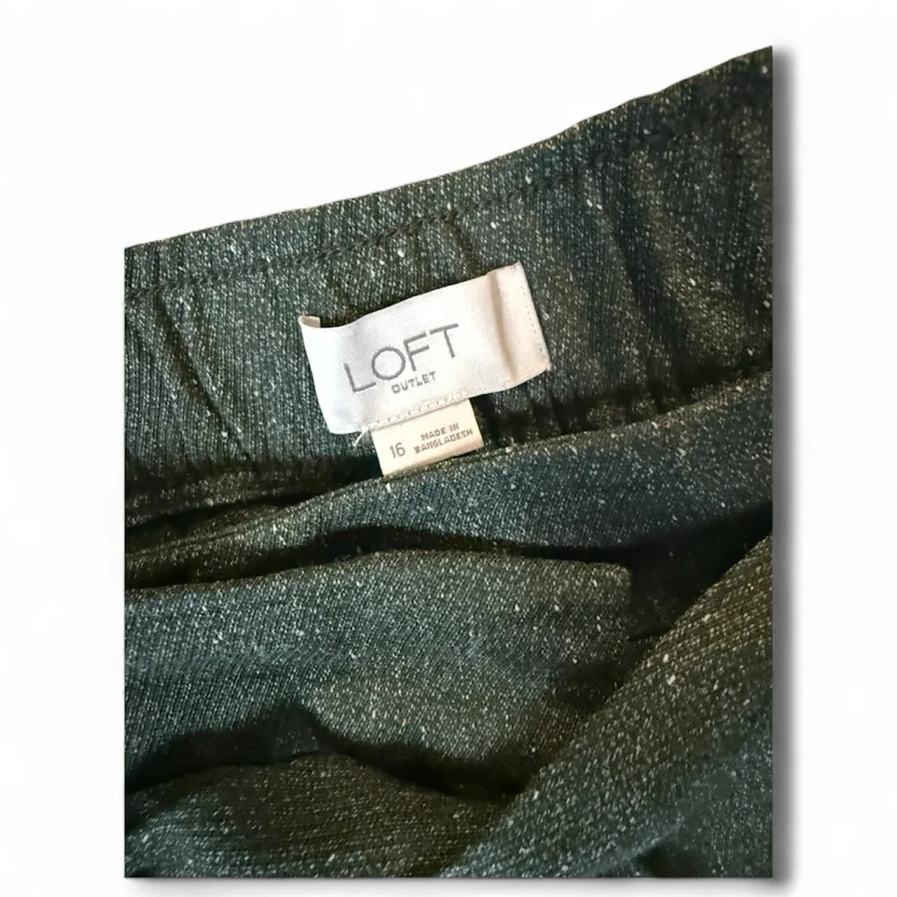 LOFT Dark Green‎ Paper Bag pants - Picture 2 of 3